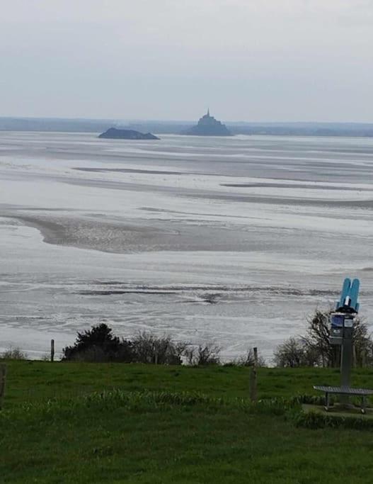 Maison Vue Sur Le Mont Saint Michel Et Sa Baie Champeaux Exterior foto