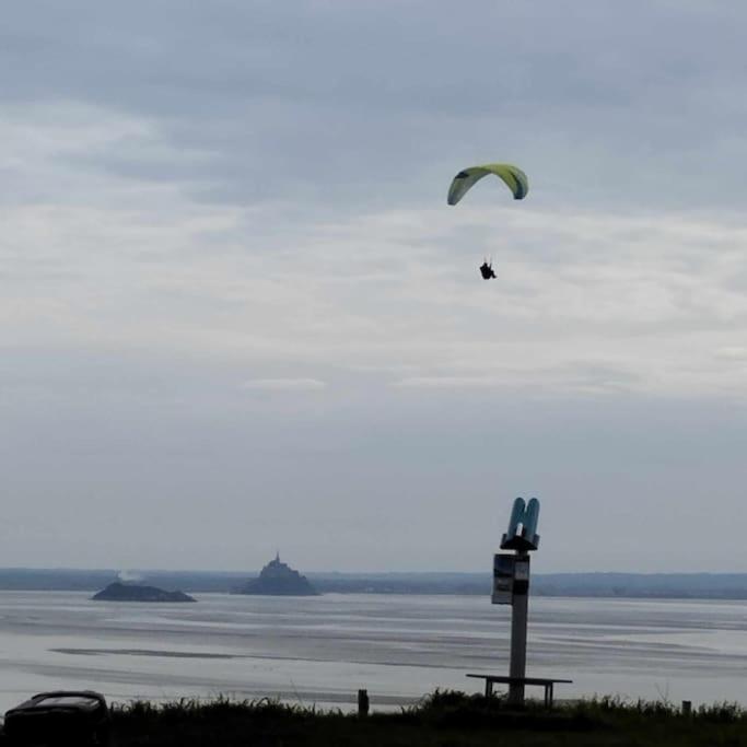 Maison Vue Sur Le Mont Saint Michel Et Sa Baie Champeaux Exterior foto