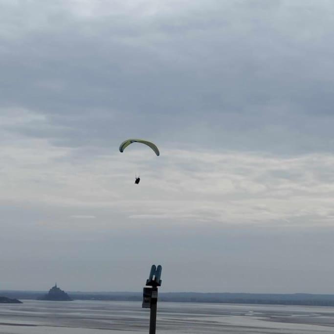 Maison Vue Sur Le Mont Saint Michel Et Sa Baie Champeaux Exterior foto